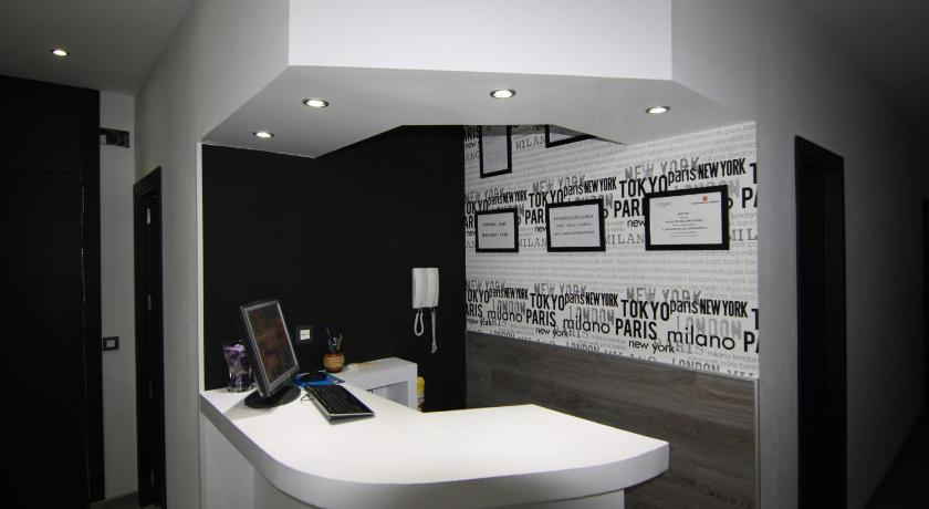 Hostal MH Fuencarral photo