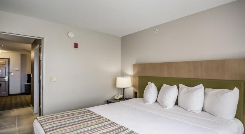 Country Inn & Suites by Radisson, Fond du Lac, WI