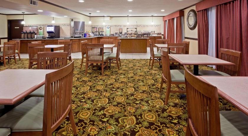 Country Inn & Suites by Radisson, Coon Rapids, MN