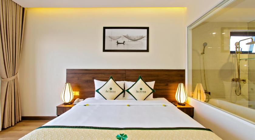 Image of Deluxe King City View 9