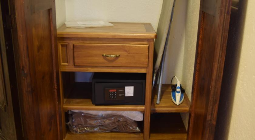 Image of King Room 12