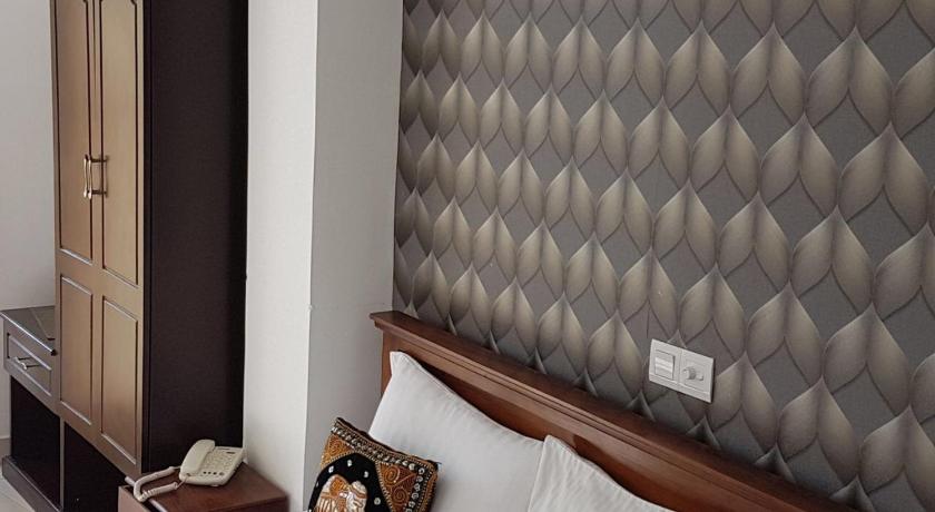 Image of Deluxe Double or Twin Room 11