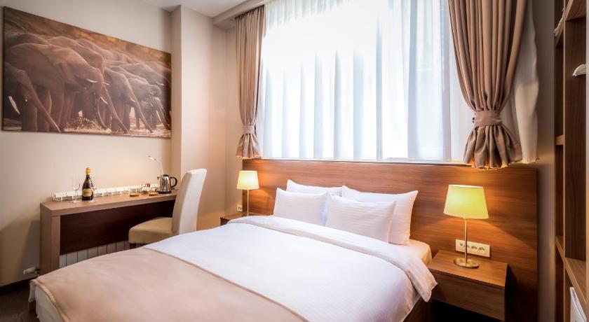 貝爾格勒 Veneti Suites 4星级 酒店 泳池