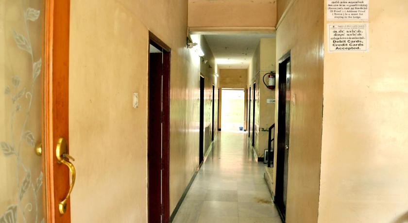 Hotel Priya Towers photo