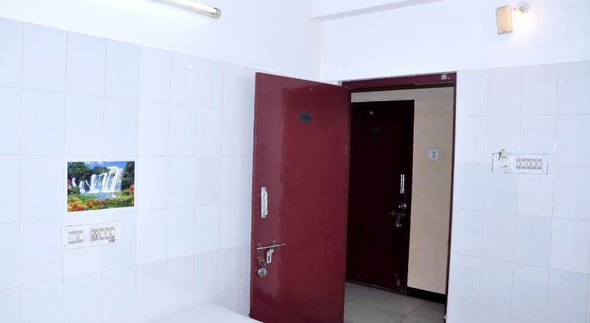 Hotel Priya Towers photo