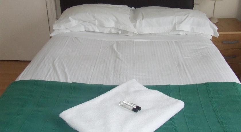 Cedars House Hotel photo