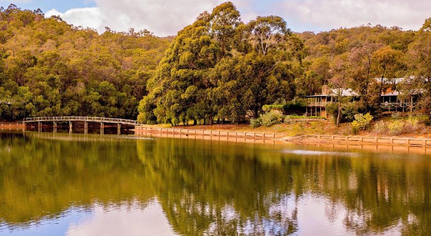 Evedon Lakeside Retreat photo