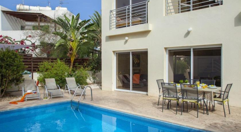 Villa Cliantha, Great Location, Close to Protaras Strip and Beach 