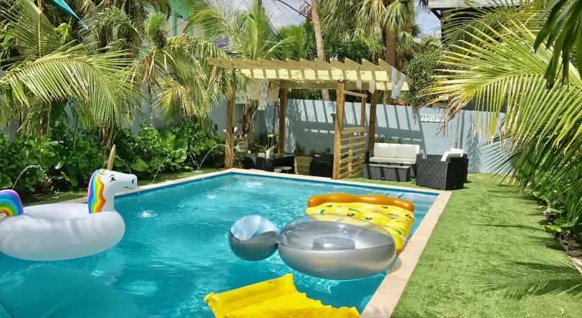 Tropical Garden Bungalow photo