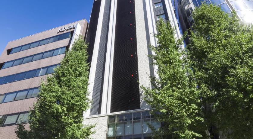 a large building with a large clock on it, Hotel Wing International Hakata Shinkansenguchi in Fukuoka