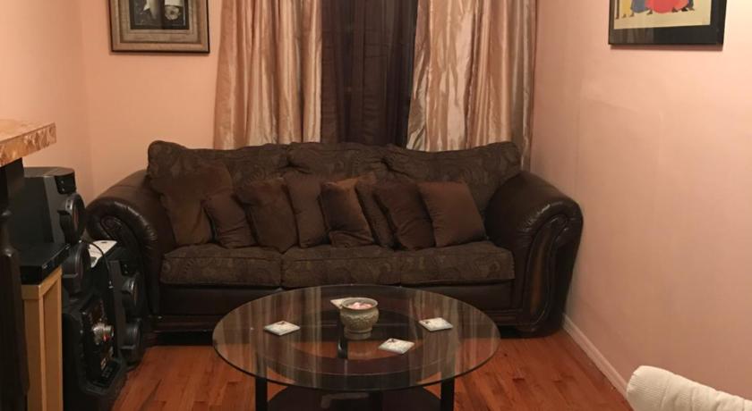 Macon Modern Brownstone Suite — Hotel in New York (NY)