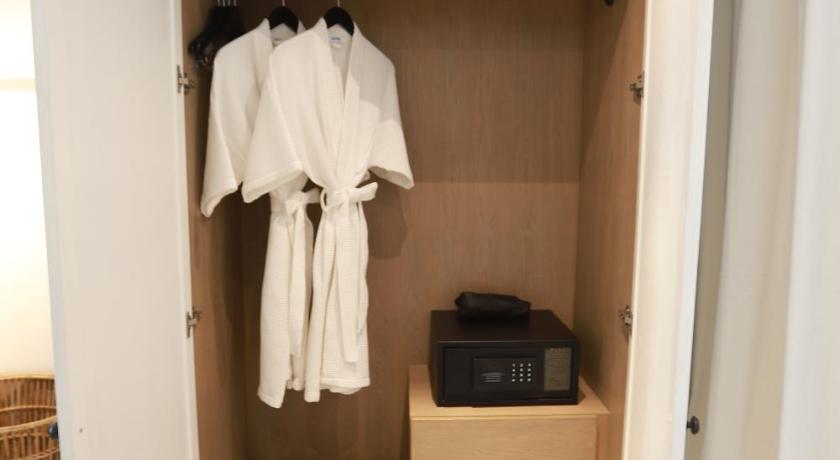 Image of Deluxe 9