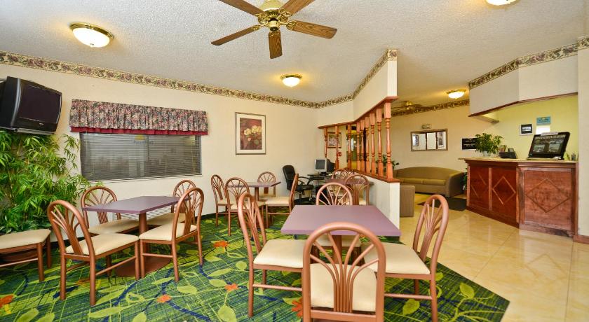 Days Inn by Wyndham Topeka photo