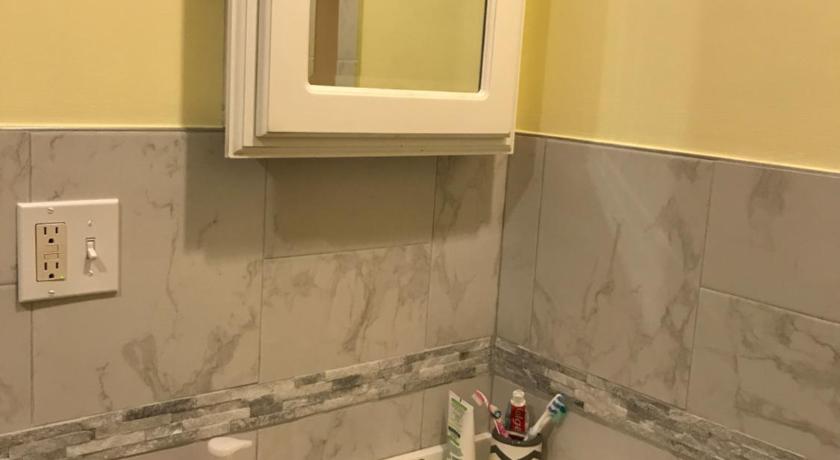 Macon Modern Brownstone Suite photo