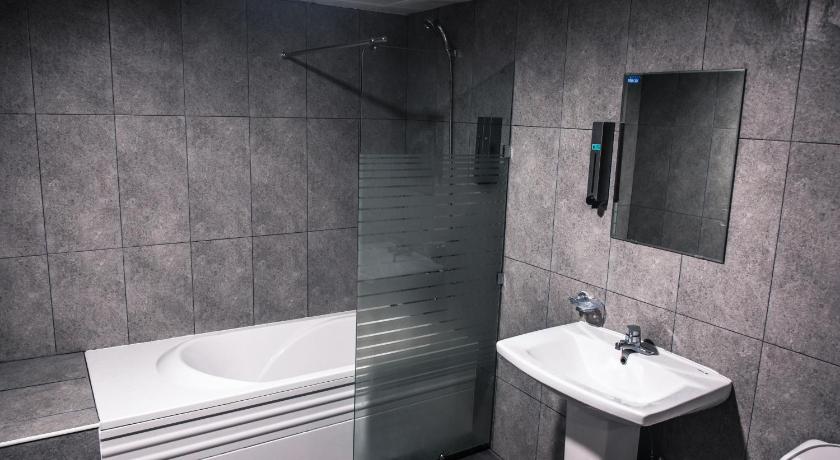 豪華四人間- 帶私人浴室 (Deluxe Quadruple Room with Private Bathroom)的照片 6