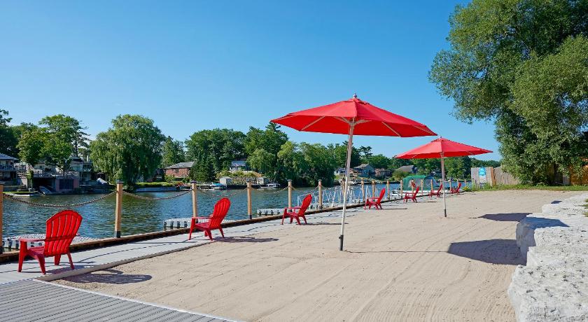 Wasaga Riverdocks Hotel Suites photo