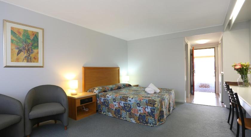 Reef Resort Motel photo