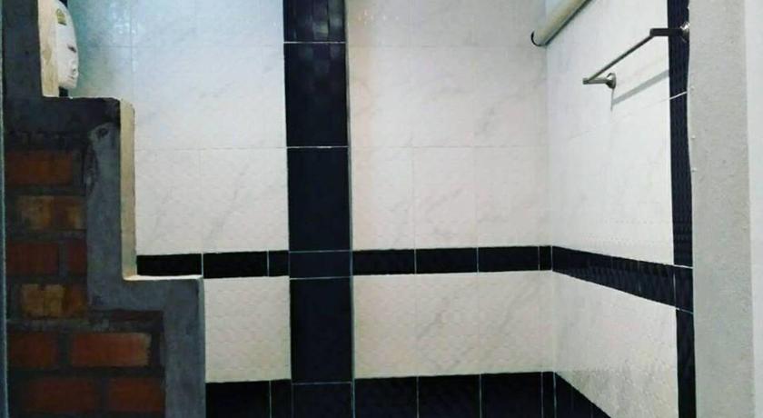 Image of Deluxe Standard Room 8