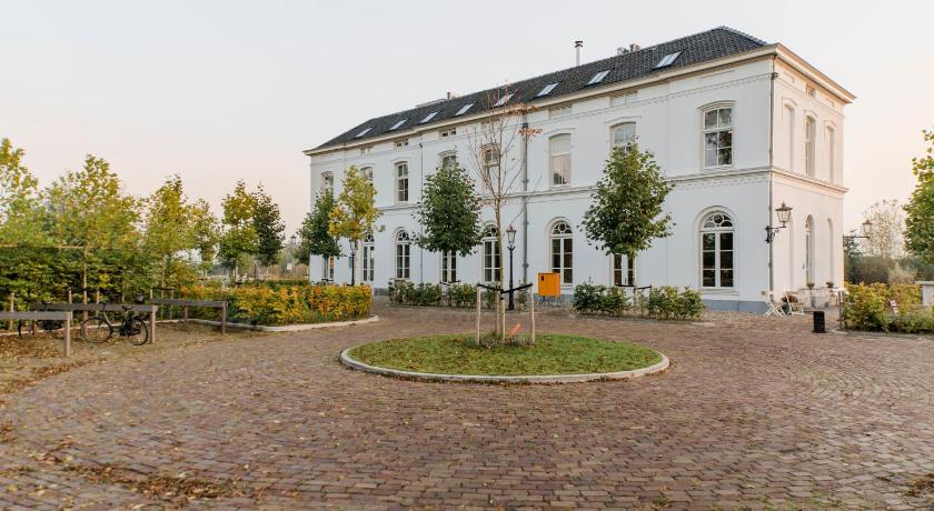 More about Hotel De Witte Dame