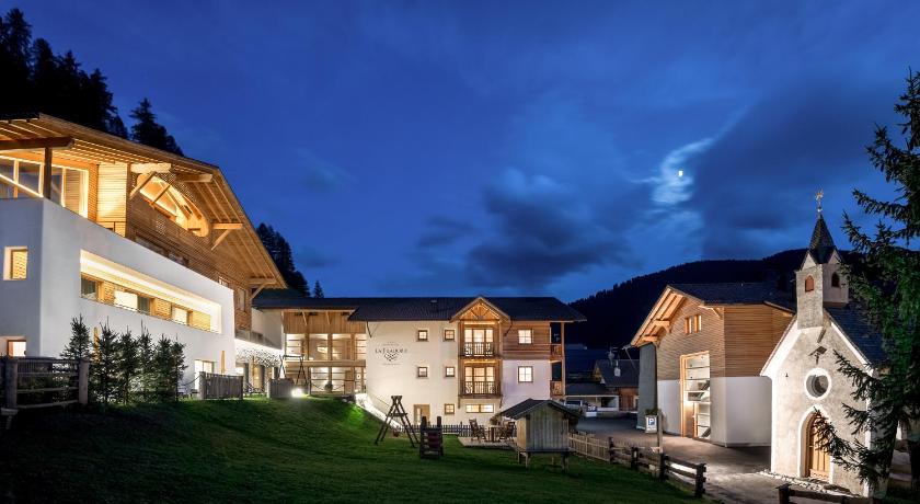 Hotel La Fradora - Dolomites Hotel — Hotel in Badia