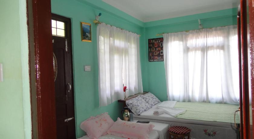 Image of Standard Queen Room 3
