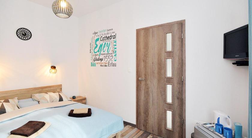 Image of Double Room with Private Bathroom 5