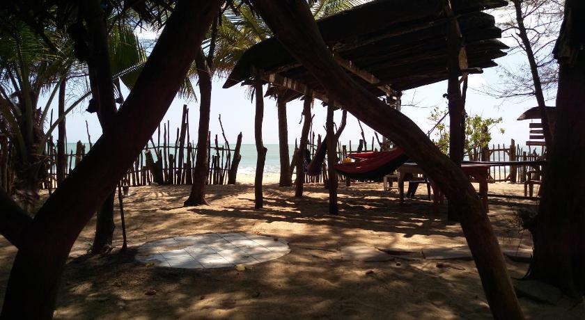 Image of Double Room Cabana with Sea View & Shared Bathroom 1
