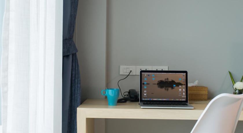 Image of Deluxe Twin 13