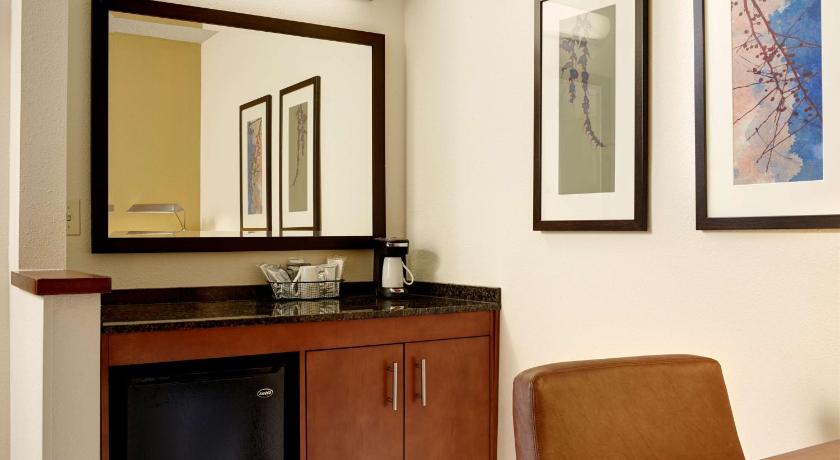 Hyatt Place Savannah Airport