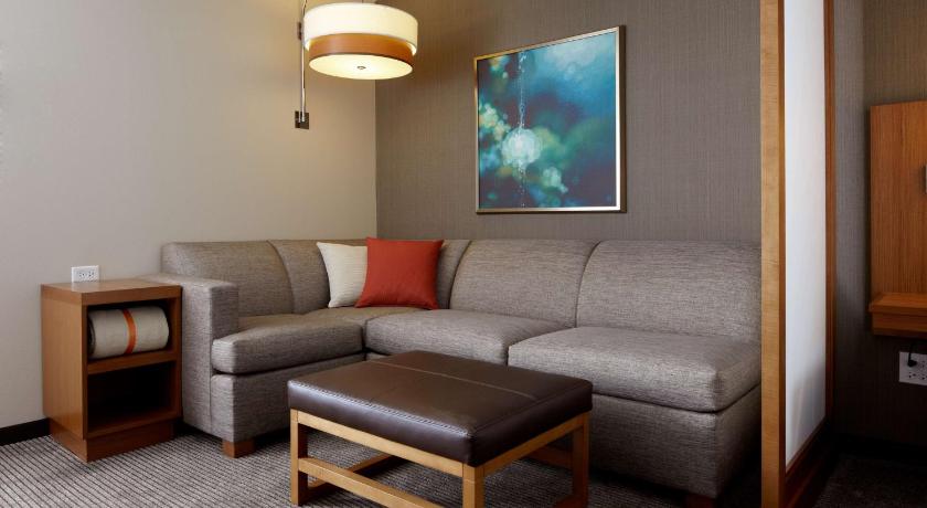 Image of King Bed (with Sofa Bed) 4