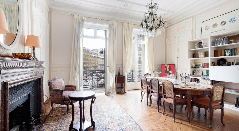 a living room filled with furniture and a fireplace, Haussmann 168 in Paris