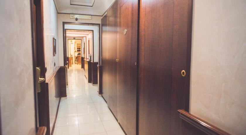 ローマ Hotel Robinson 2つ星 ホテル ロビー