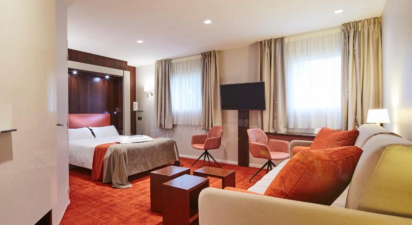 Image of Quadruple Room - One Double Bed and 2 Single Beds 0