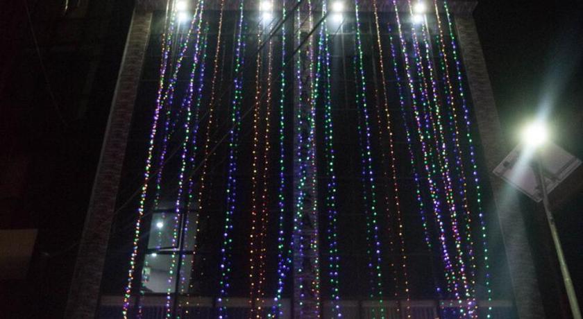 Everest Holiday Inn photo