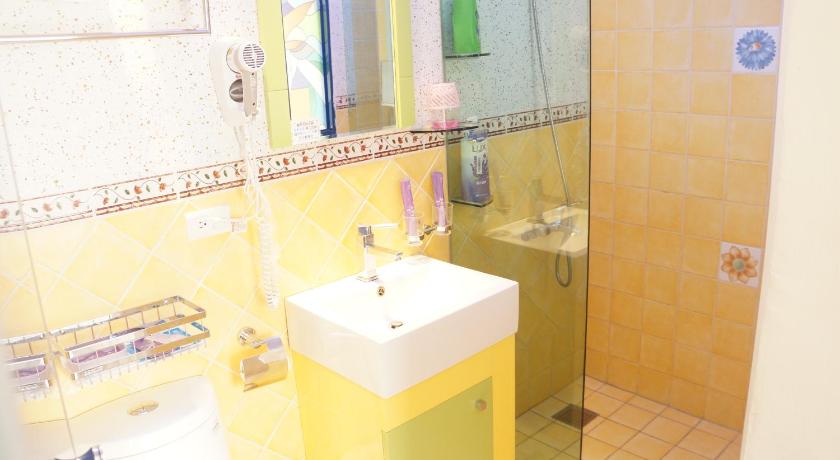 Rainbow BnB - image 47