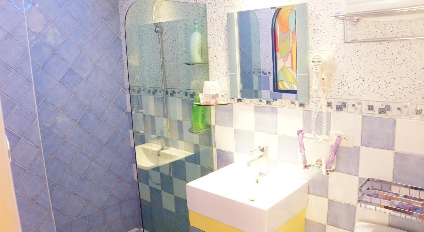 Rainbow BnB - image 46