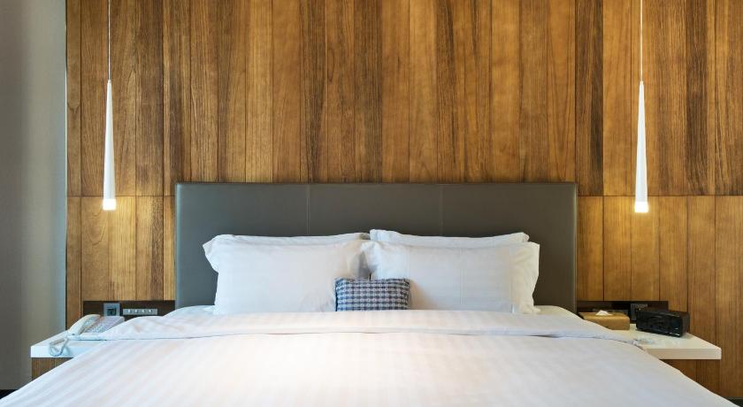 Image of Executive Suite King 10