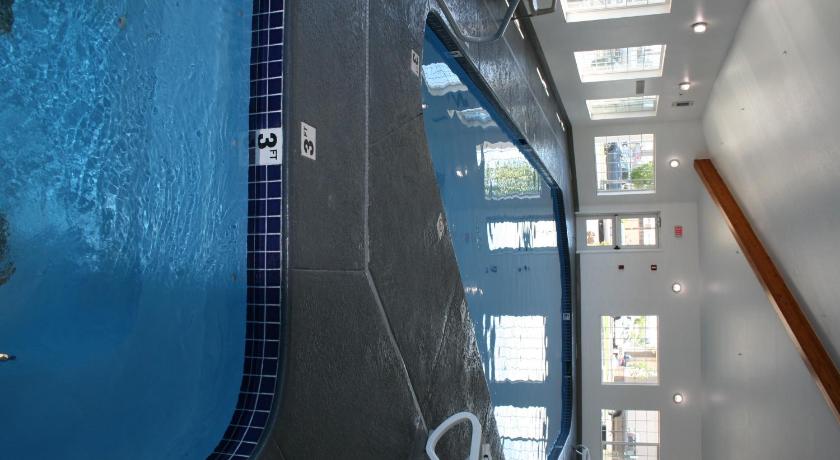 Country Inn and Suites by Radisson Prineville photo