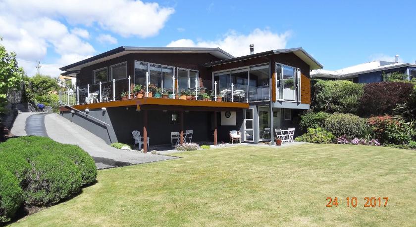 Peninsular Lakefront — Hotel in Queenstown