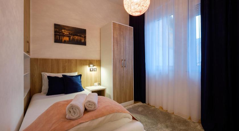 Airport Hotel Garni photo