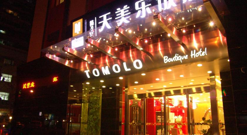 a neon sign on the side of a building, Tomolo Hotel Wuzhan Branch in Wuhan