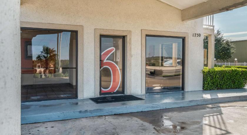 Motel 6-Lancaster, TX - DeSoto - Lancaster