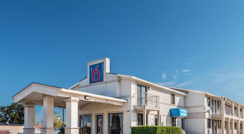 Motel 6-Lancaster, TX - DeSoto - Lancaster