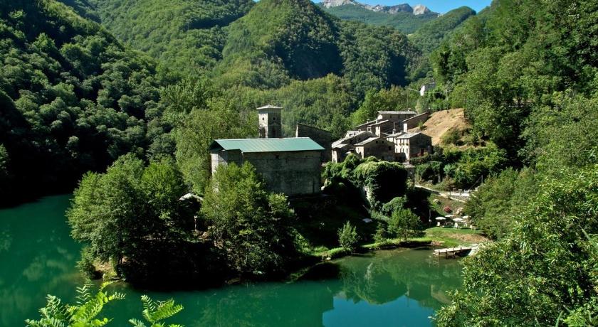 Borgo Isola Santa