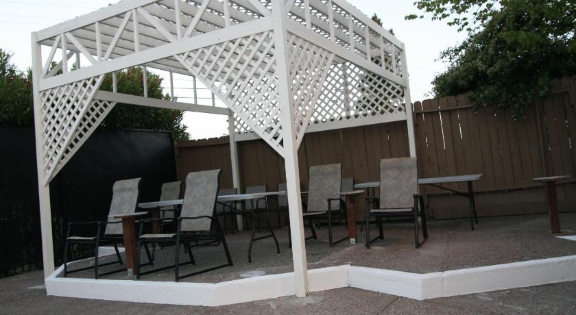Days Inn by Wyndham Pinole Berkeley photo