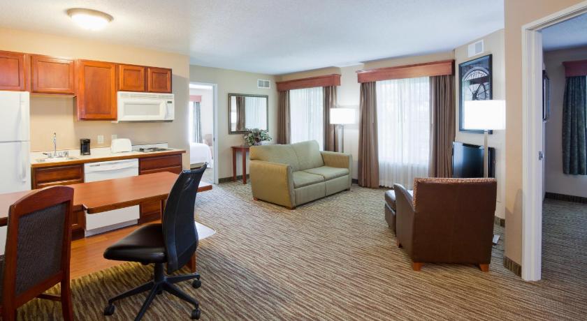 GrandStay Residential Suites Hotel - Eau Claire