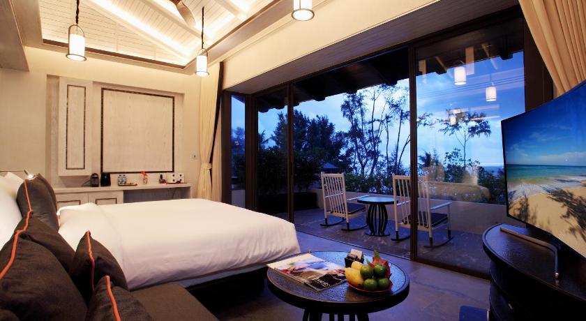Image of Suite with Ocean View 6