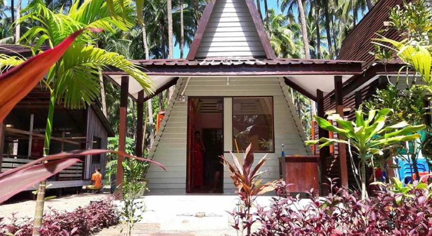 Az Family Resort Ngapali 2020 Reviews Pictures Deals Az Family Resort Ngapali 2020