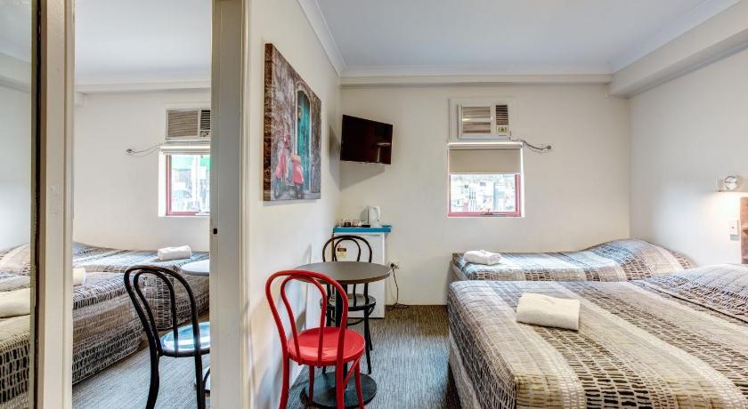 Image of Family Room For 4 2
