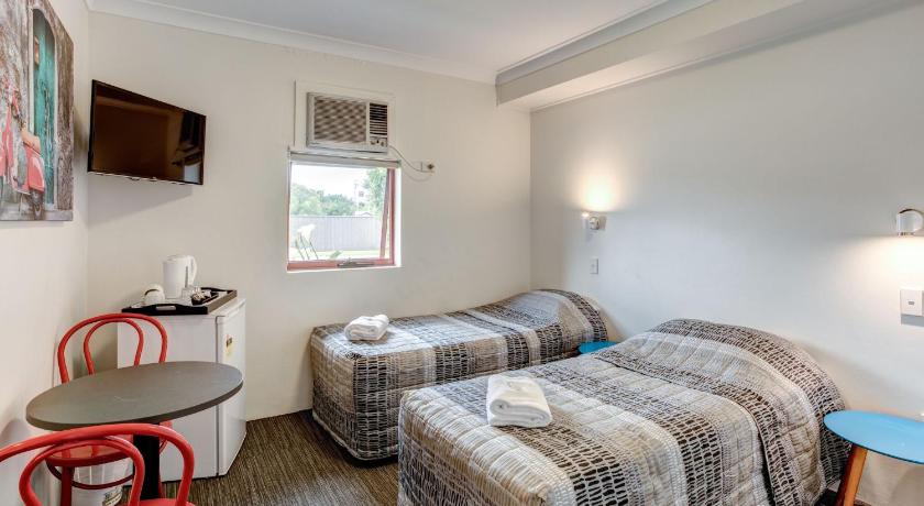 Image of Family Room for 6 4
